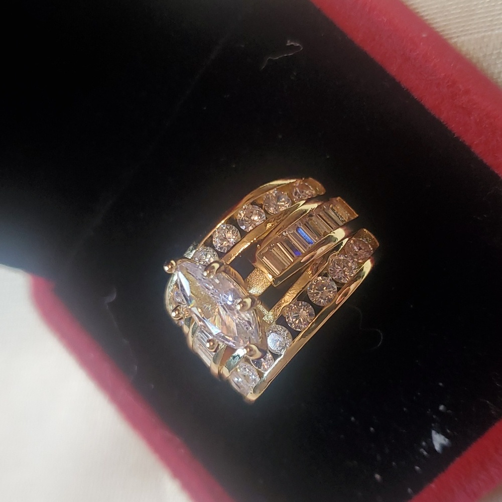 🌟🆕️ Gorgeous Marquee Cut Wedding/Anniversary, Ring Gold Colored 925 Band